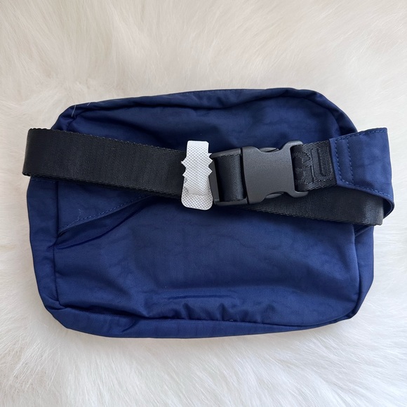 BAGGU Embroidered Hello Kitty Fancy Pack - Picture 7 of 12